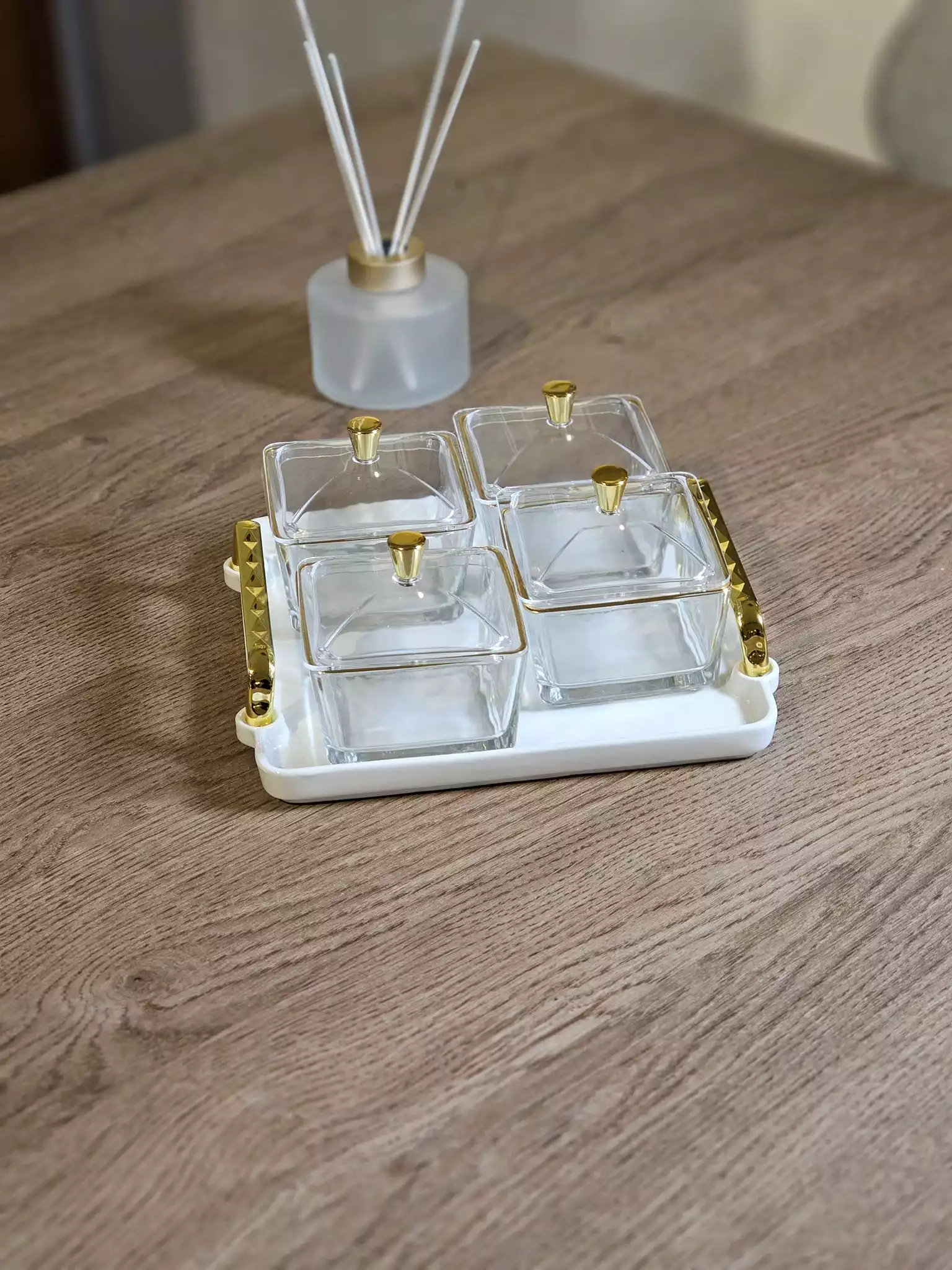 TREND HOME GOLD Plateau apéritif avec 4 bols carrés avec couvercle en verre et porcelaine – Image 2